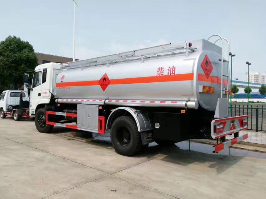 國(guó)五東風(fēng)12.5方運(yùn)油車(chē)
