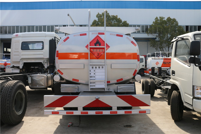 國(guó)五東風(fēng)12.5方運(yùn)油車(chē) 國(guó)五東風(fēng)12.5方運(yùn)油車(chē)