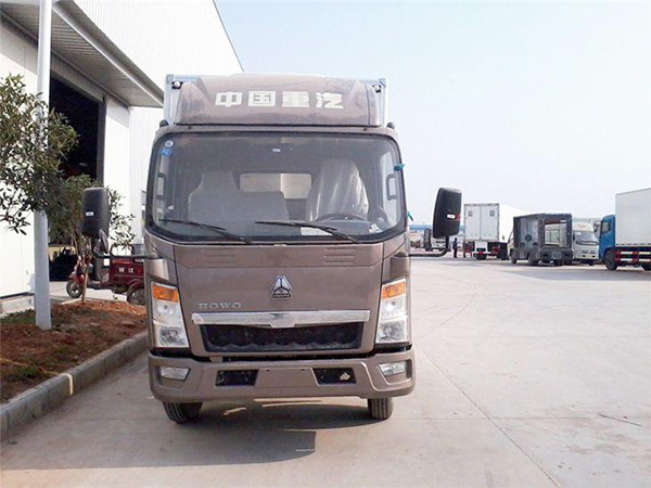 重汽豪沃4.1米貨廂冷藏車