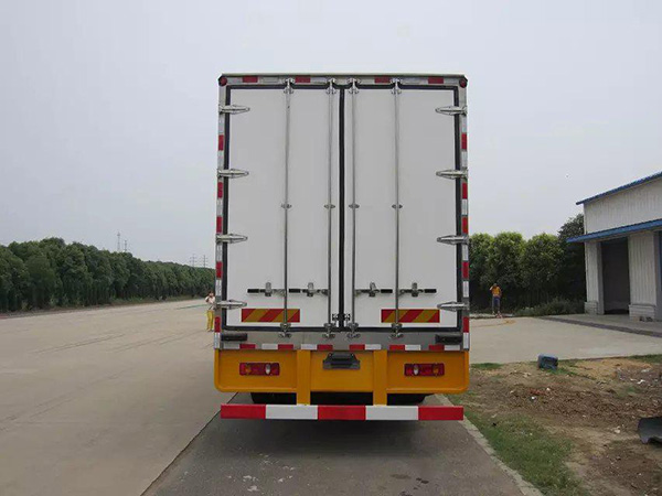 東風(fēng)天錦6.55米貨廂冷藏車 東風(fēng)天錦6.55米貨廂冷藏車