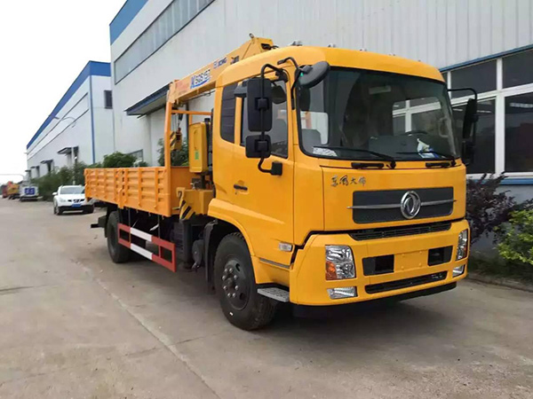 東風(fēng)天錦5.8米隨車吊 東風(fēng)天錦5.8米隨車吊