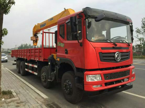 東風(fēng)征夢前四后八輪隨車吊 東風(fēng)征夢前四后八輪隨車吊