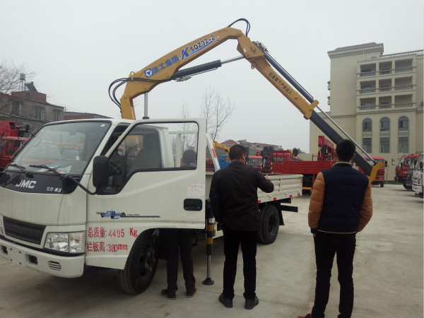 江鈴順達(dá)雙排徐工2噸隨車吊 江鈴順達(dá)雙排徐工2噸隨車吊