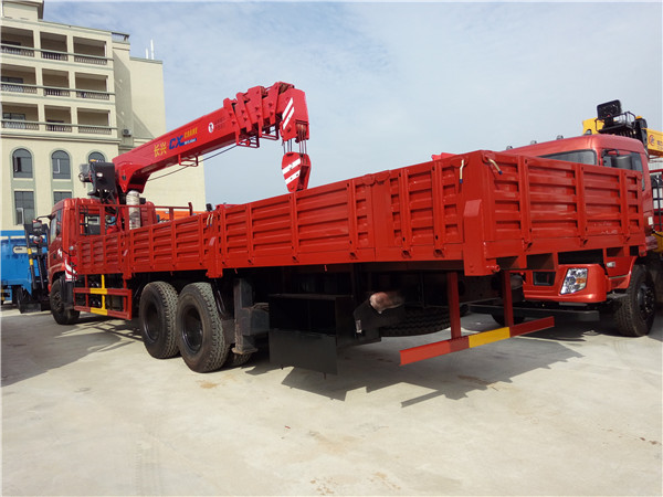 東風后雙橋隨車吊