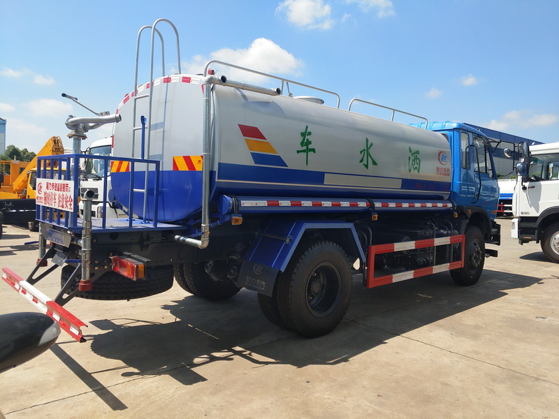 東風145/153灑水車