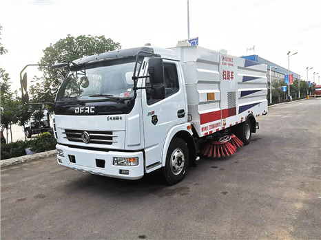 東風(fēng)多利卡D7掃路車(chē)軍工產(chǎn)品發(fā)河北張家口！