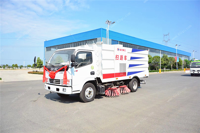 東風多利卡D6掃路車