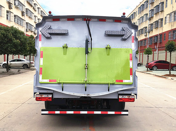 東風多利卡8方掃路車 東風多利卡8方掃路車