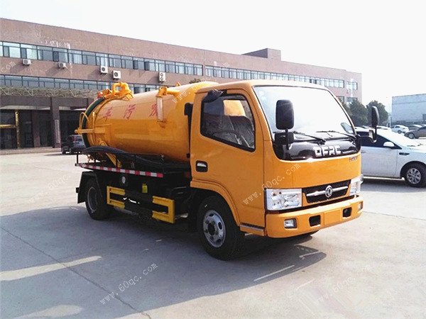 東風多利卡D6吸污車