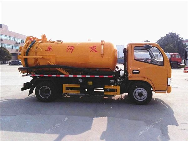 東風多利卡D6吸污車