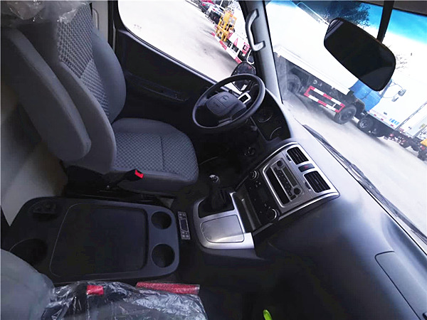 金杯快運(yùn)面包冷藏車(chē)