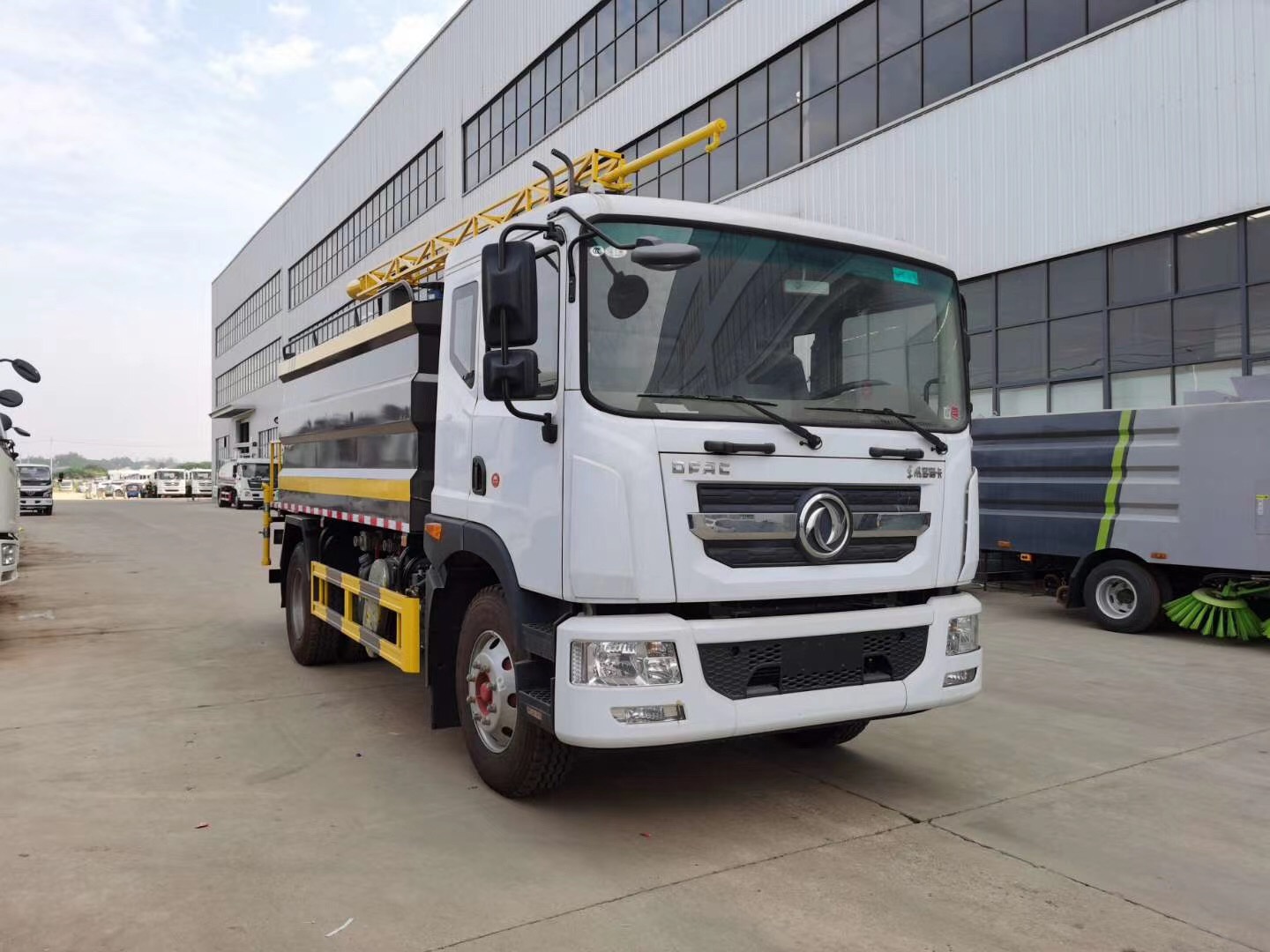 東風(fēng)D9鐵路抑塵車 東風(fēng)D9鐵路抑塵車